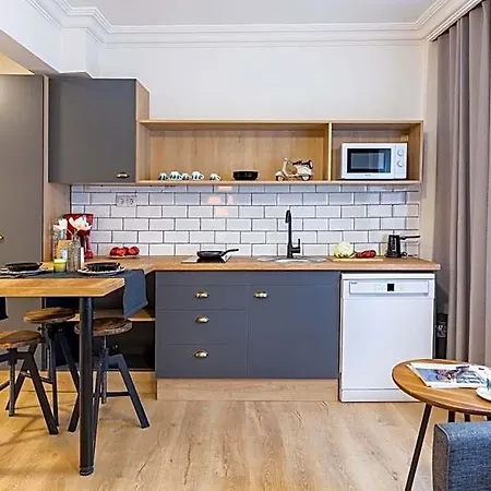 Superb In The Heart Of Cihangir איסטמבול