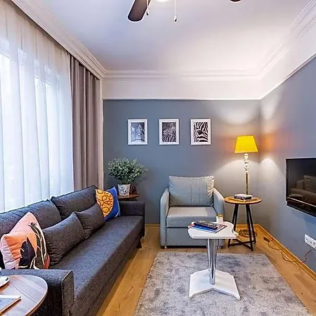 Superb In The Heart Of Cihangir 4*