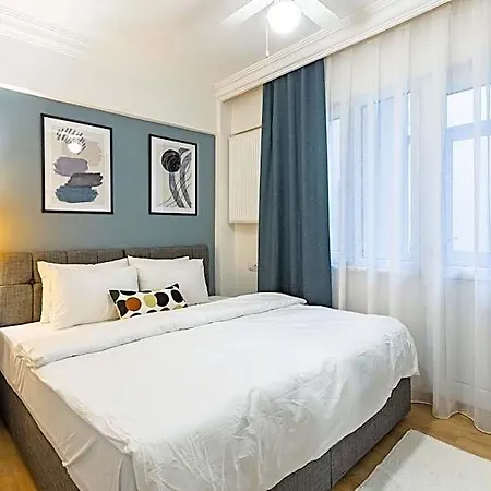 מלון Superb In The Heart Of Cihangir 4*