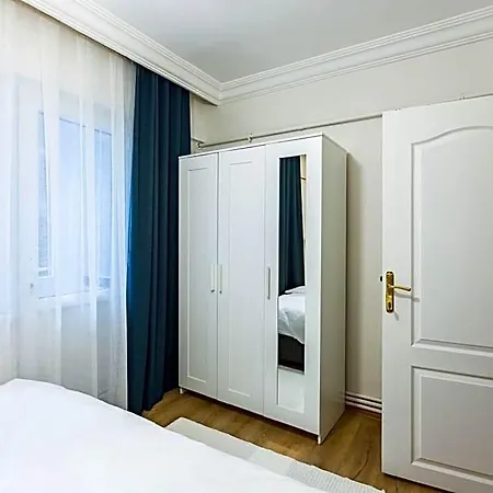 Superb In The Heart Of Cihangir מלון