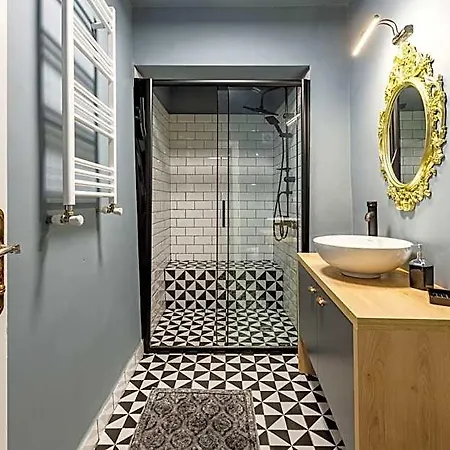 Superb In The Heart Of Cihangir מלון 4*